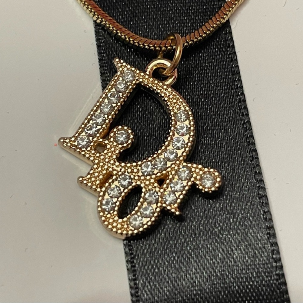 🌺-  Dior  Vintage necklace charm gold clear Rihestones 20mm💕